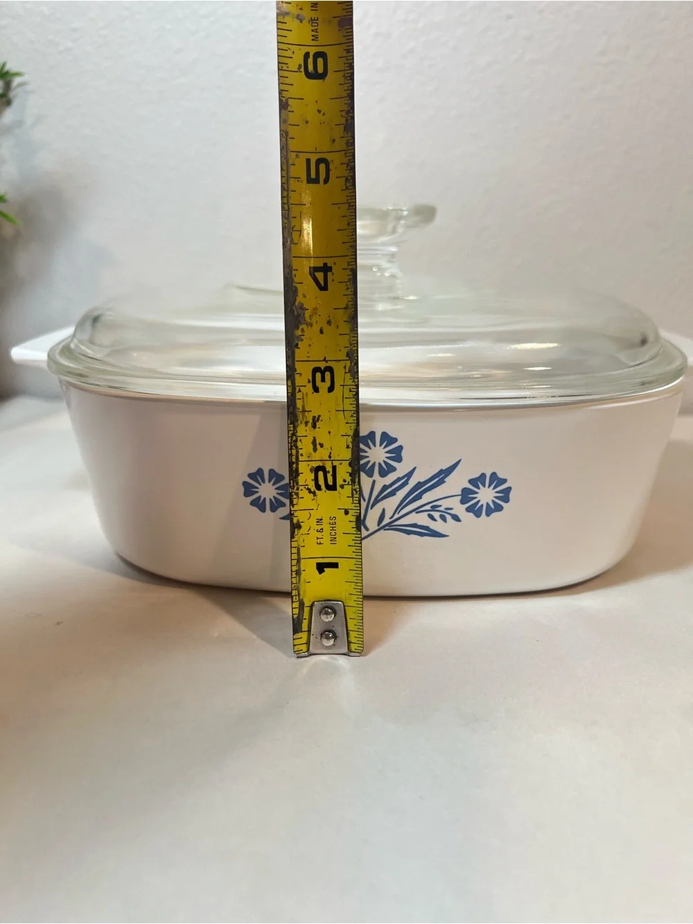 EUC Vintage CorningWare “Blue Cornflower” 2L Casserole Dish with Glass Lid